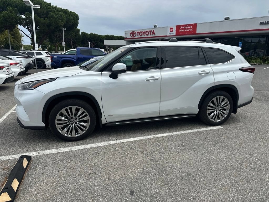 Used 2026 Toyota Highlander Hybrid Platinum Sport Utility