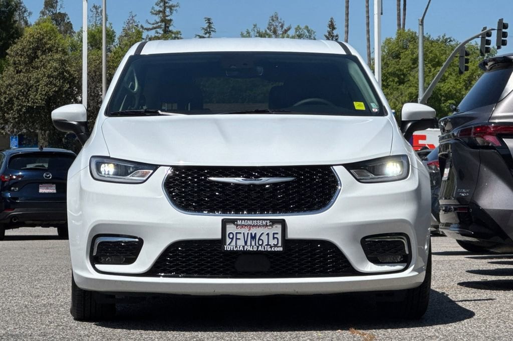 2023 Chrysler Pacifica Hybrid Touring L photo 3