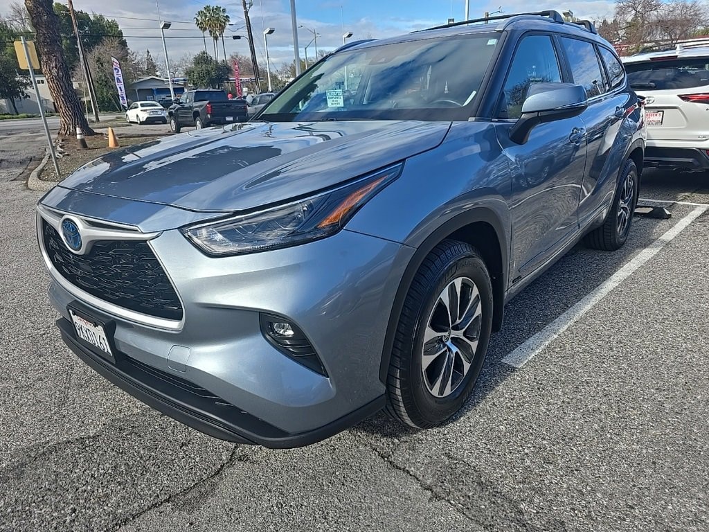 Used 2024 Toyota Highlander Hybrid XLE Sport Utility