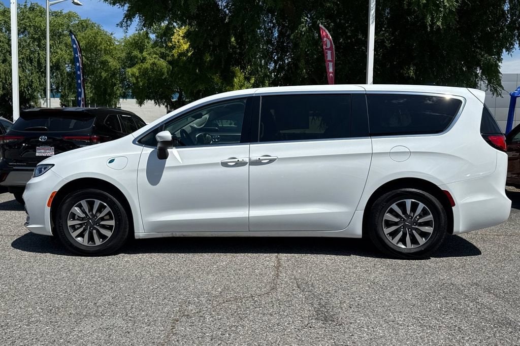 2023 Chrysler Pacifica Hybrid Touring L photo 5