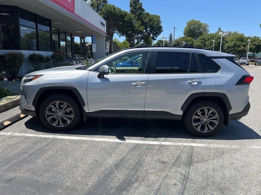 Used 2022 Toyota RAV4 Limited with VIN JTMD6RFV0ND057273 for sale in Kansas City