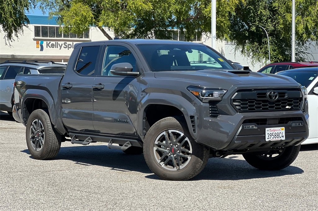 2024 Toyota Tacoma TRD Sport photo 2