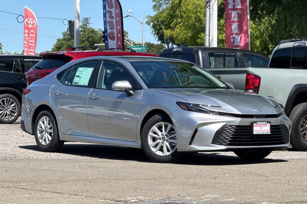 2026 Toyota Camry LE photo 2