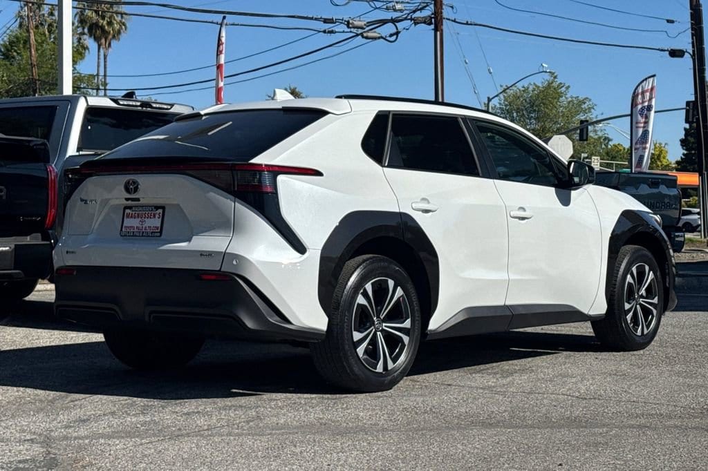 2024 Toyota bZ4X XLE photo 3