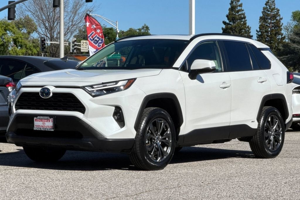 2023 Toyota RAV4 Hybrid XLE Premium photo 5