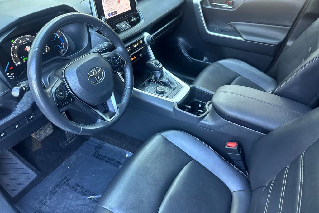 2023 Toyota RAV4 Hybrid XLE Premium photo 3
