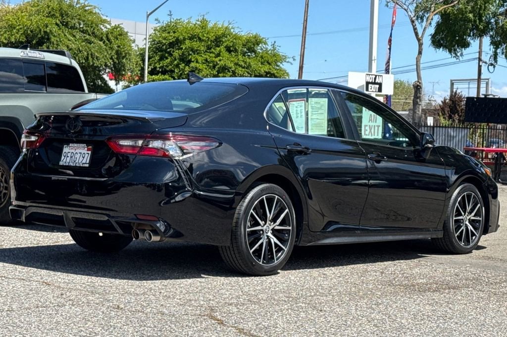 2023 Toyota Camry SE photo 2