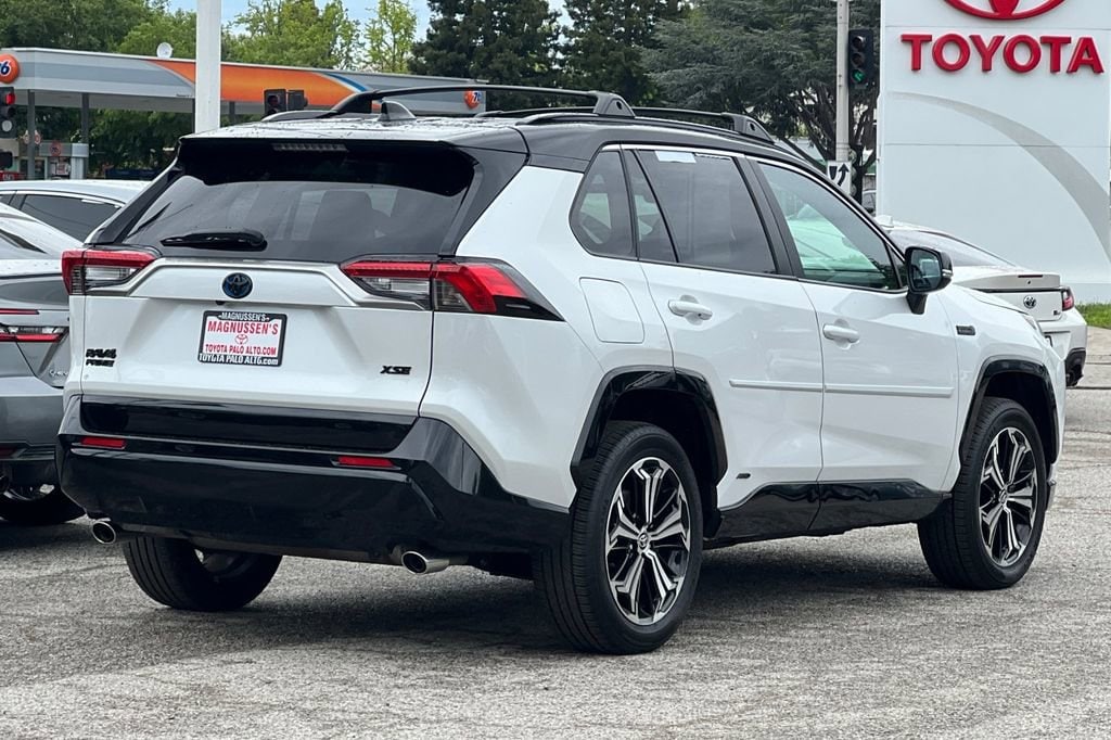 2023 Toyota RAV4 Prime XSE photo 2