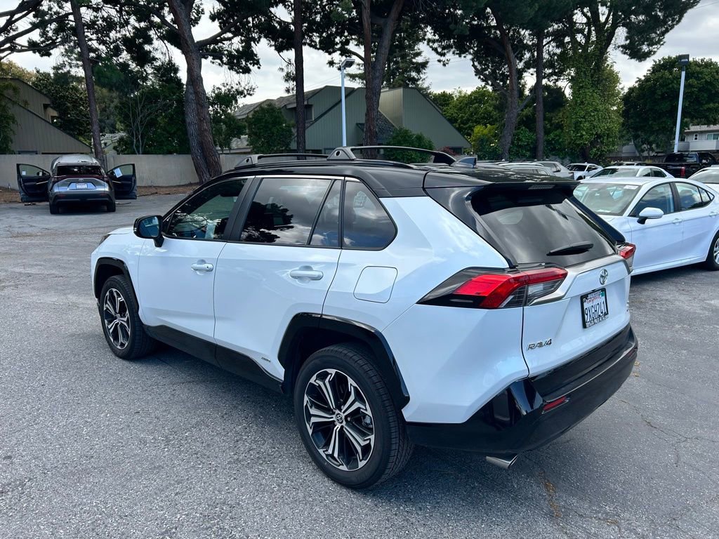 2025 Toyota RAV4 Plug-In Hybrid XSE photo 6