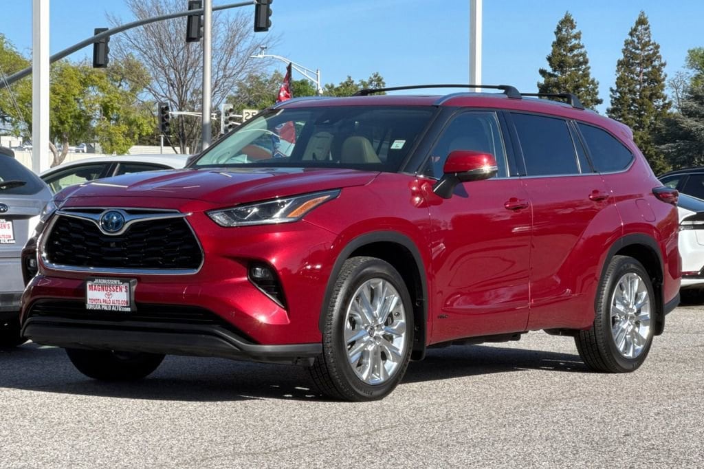 2022 Toyota Highlander Hybrid Limited photo 6