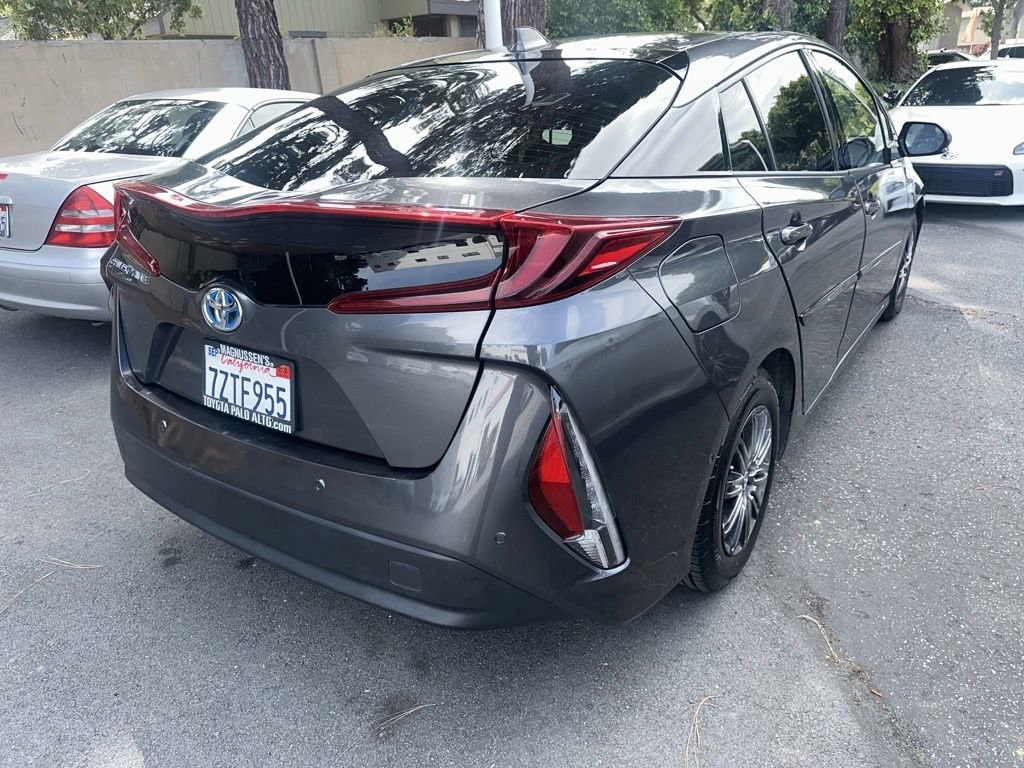 2017 Toyota Prius Prime Advanced photo 4
