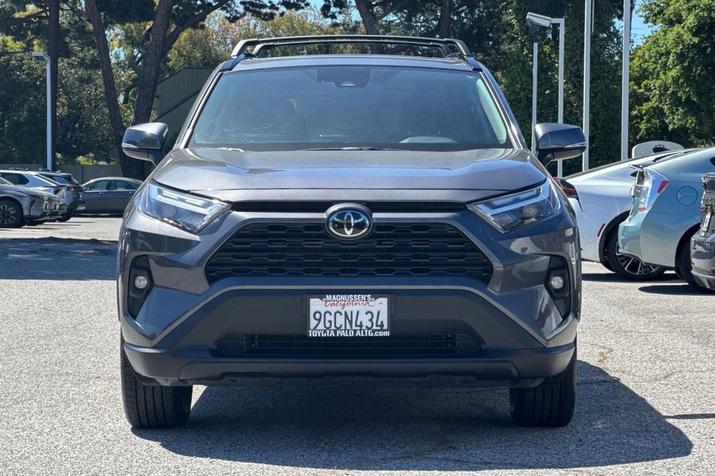 2023 Toyota RAV4 XLE Premium photo 3