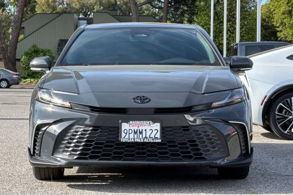 2025 Toyota Camry SE photo 3