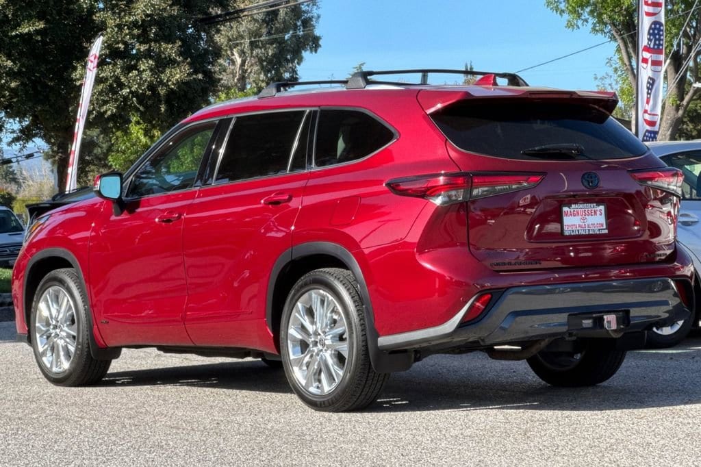2022 Toyota Highlander Hybrid Limited photo 4