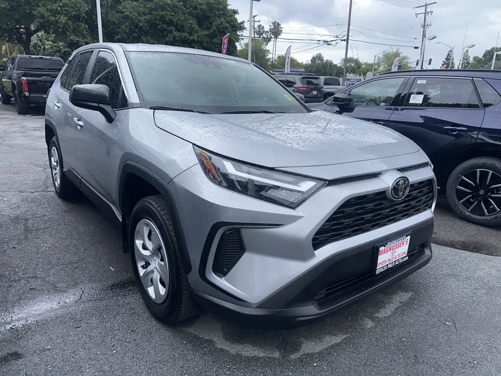 2025 Toyota RAV4 LE photo 2