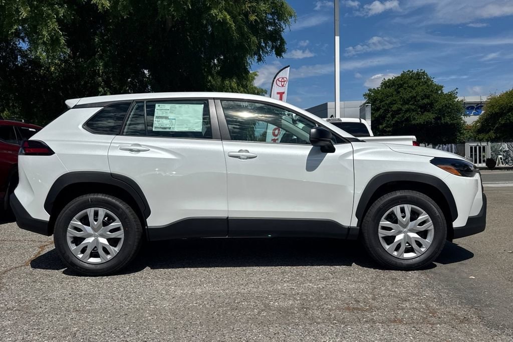 2026 Toyota Corolla Cross L photo 4