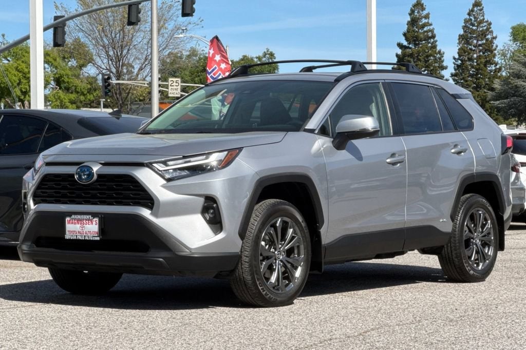 2024 Toyota RAV4 Hybrid XLE Premium photo 6