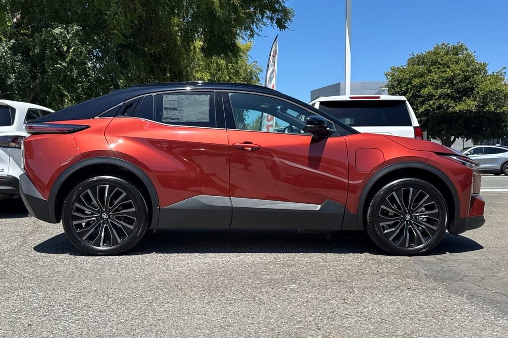 New 2026 Toyota C-HR XSE SUV