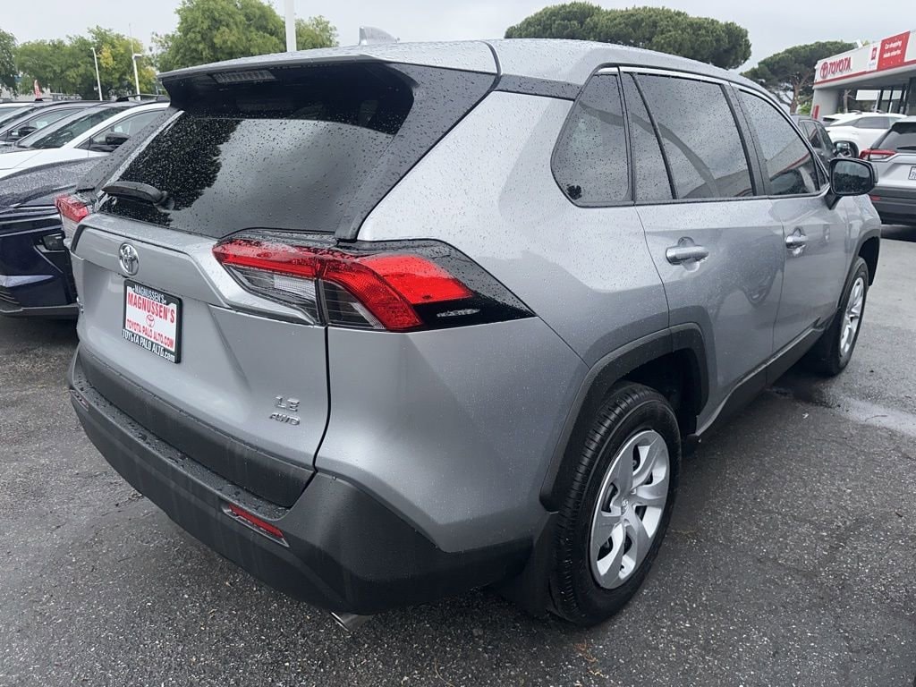 2025 Toyota RAV4 LE photo 3