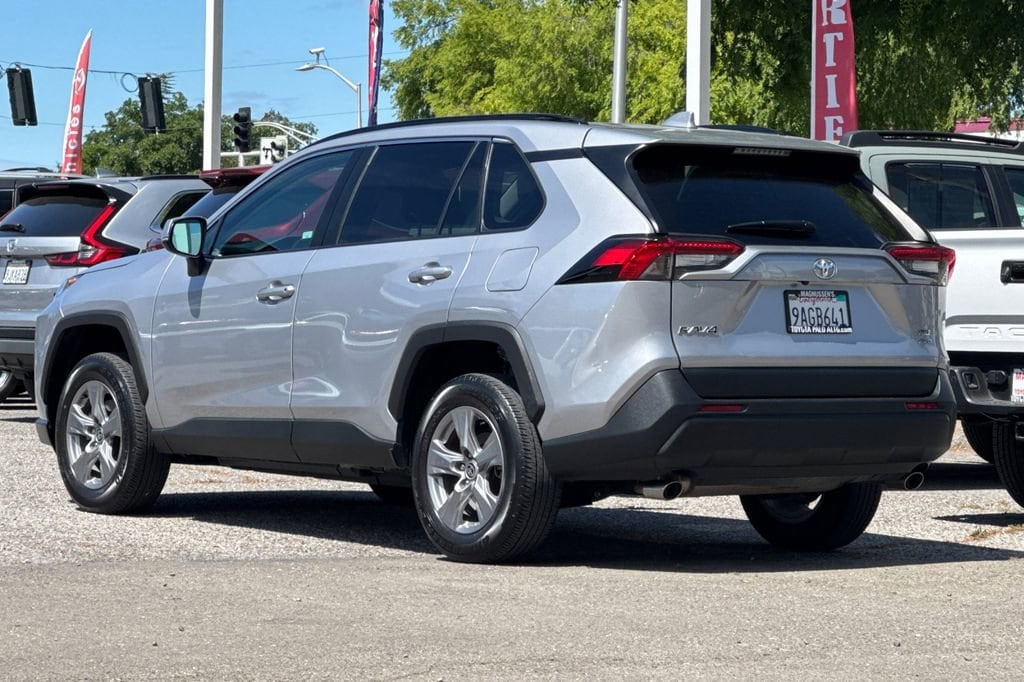 2022 Toyota RAV4 XLE photo 4