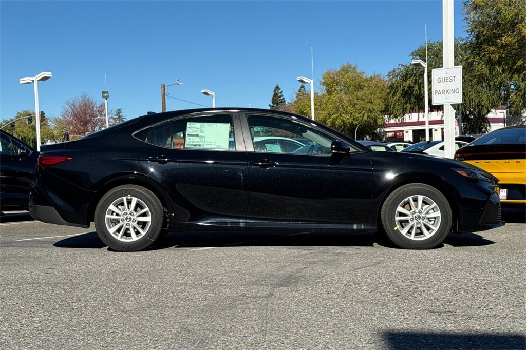 2026 Toyota Camry LE photo 3