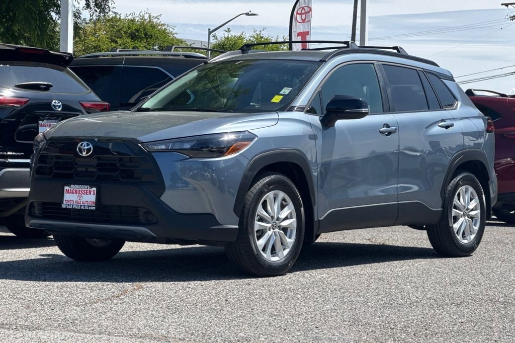 2026 Toyota Corolla Cross LE photo 6
