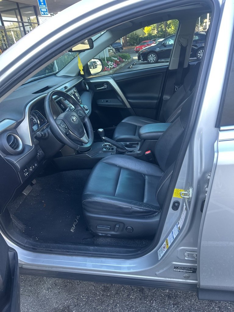 2014 Toyota RAV4 Limited photo 3