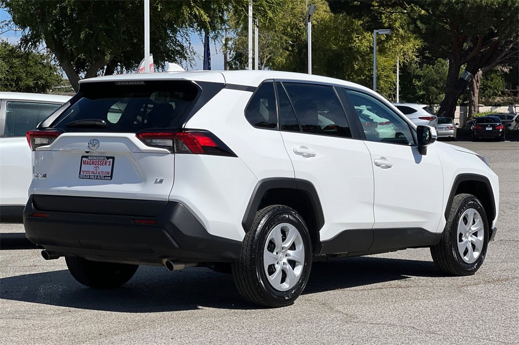 2024 Toyota RAV4 LE photo 4