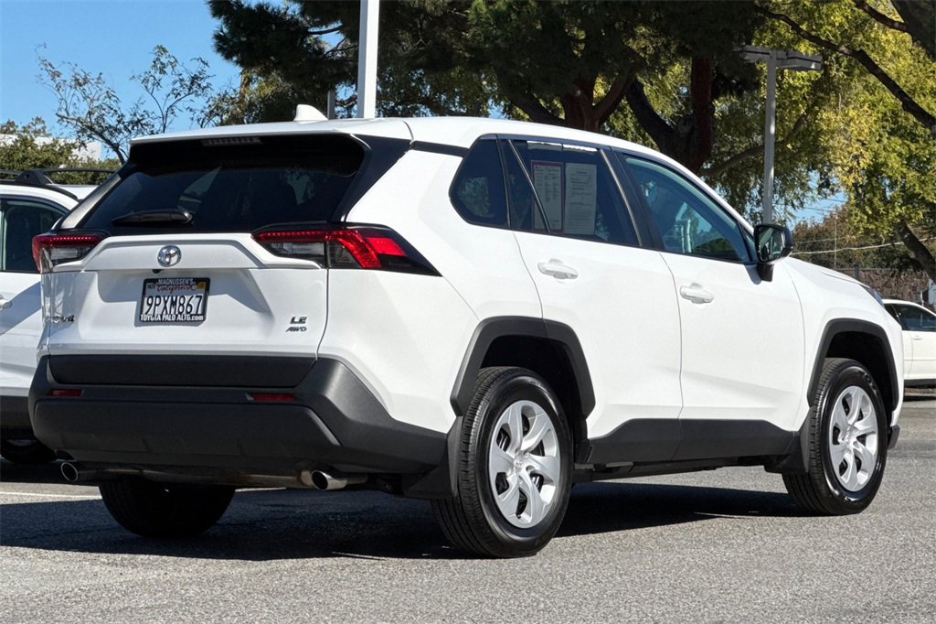 2024 Toyota RAV4 LE photo 2