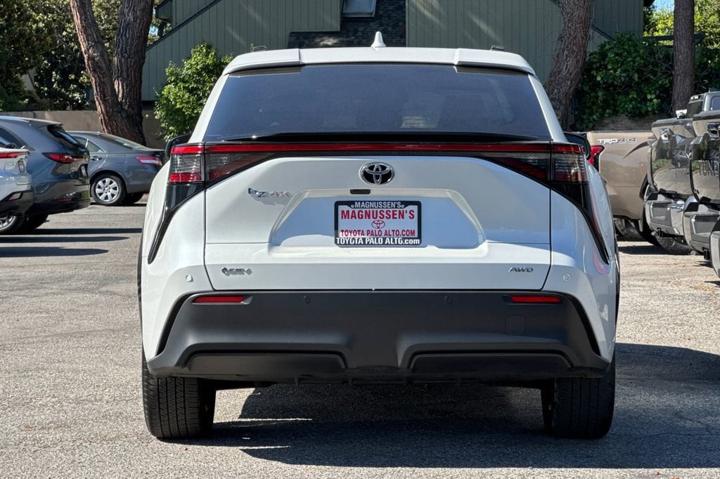 2024 Toyota bZ4X XLE photo 4