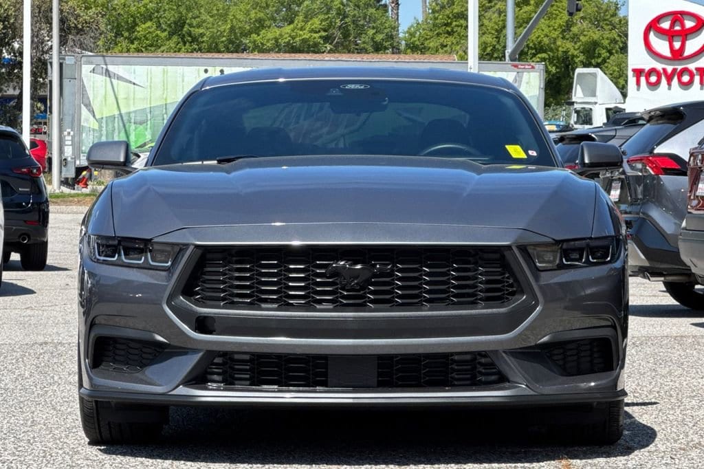 2025 Ford Mustang EcoBoost photo 3