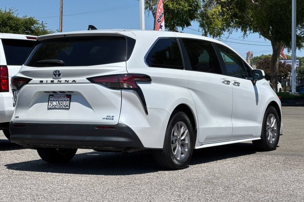 Certified 2022 Toyota Sienna XLE Passenger Van