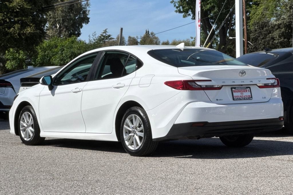 2025 Toyota Camry LE photo 4