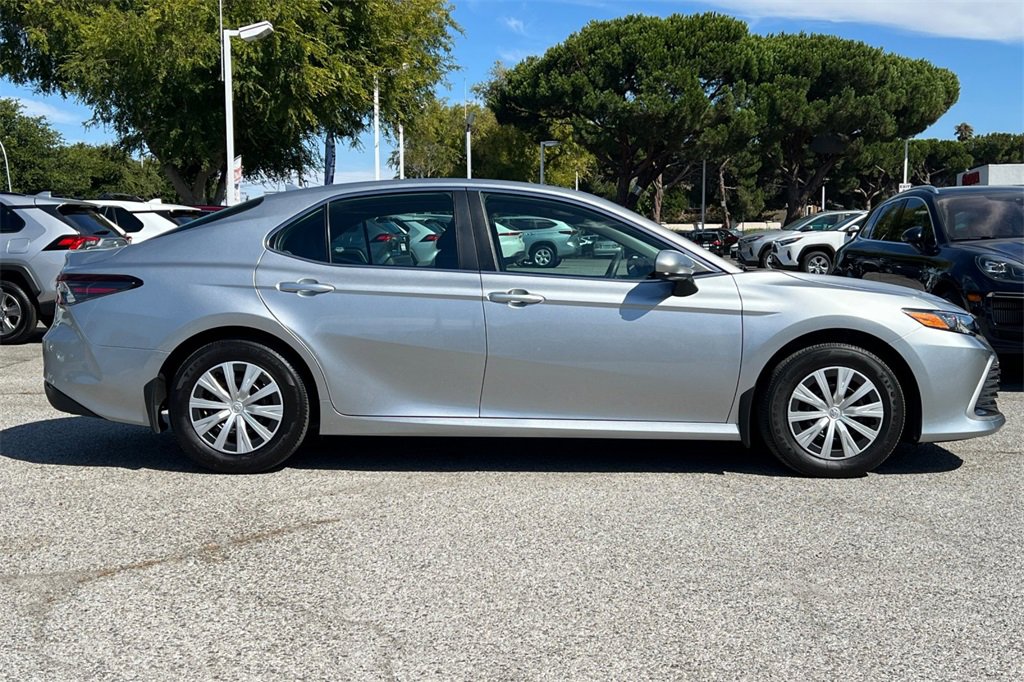 2023 Toyota Camry Hybrid LE photo 2