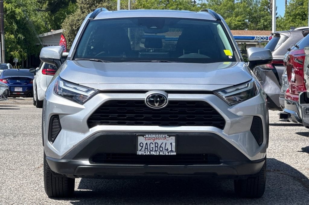 2022 Toyota RAV4 XLE photo 3