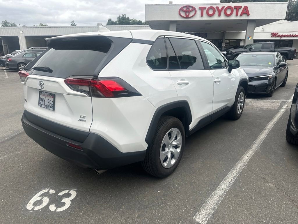 2024 Toyota RAV4 LE photo 3