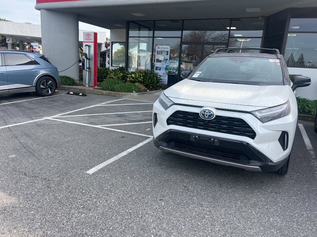 Used 2024 Toyota RAV4 XSE with VIN 2T3E6RFV2RW056753 for sale in Kansas City