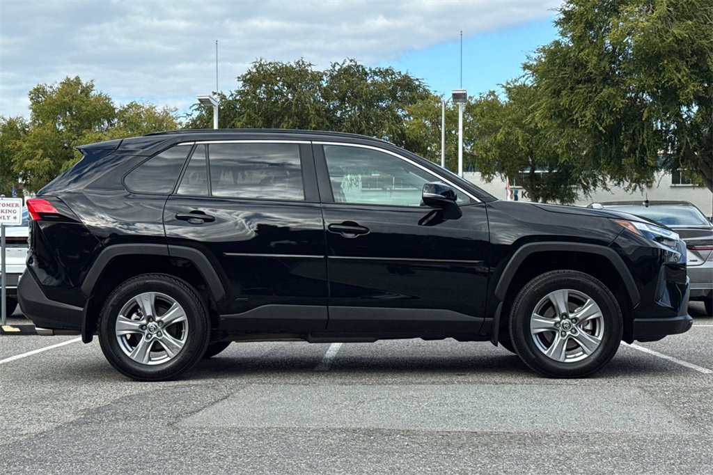 2023 Toyota RAV4 Hybrid LE photo 2