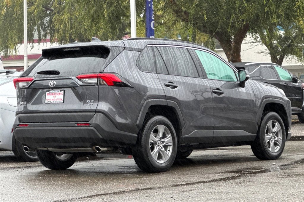 2024 Toyota RAV4 XLE photo 2