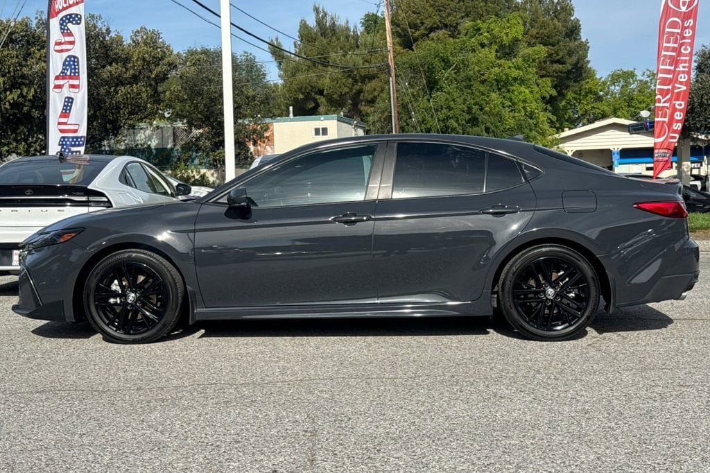 2025 Toyota Camry SE photo 5