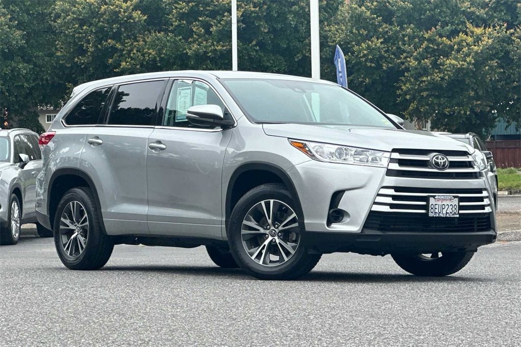 Used 2018 Toyota Highlander LE with VIN 5TDZZRFH9JS261205 for sale in Palo Alto, CA