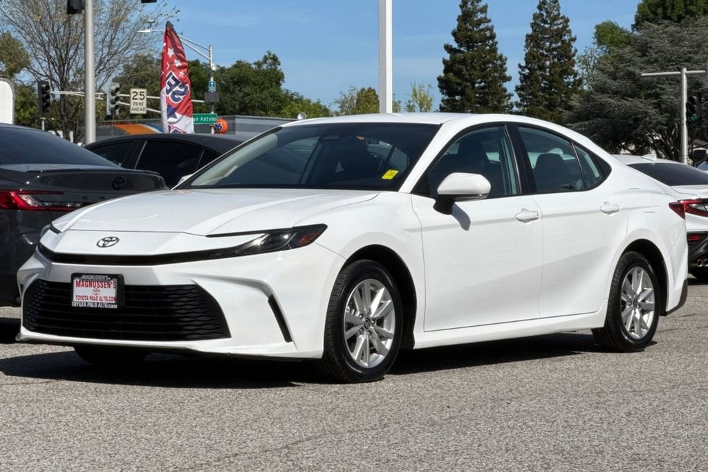 2025 Toyota Camry LE photo 6