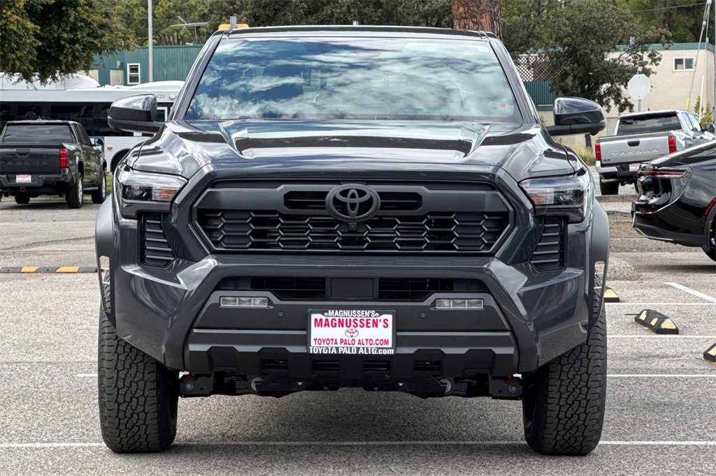 2025 Toyota Tacoma TRD Off-Road photo 3