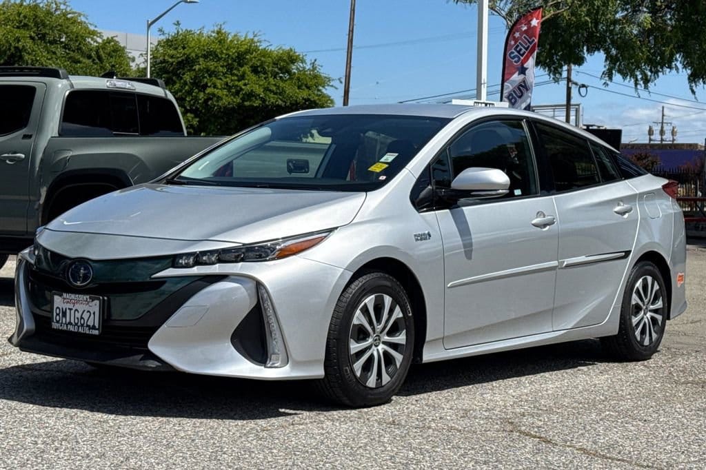 2020 Toyota Prius Prime XLE photo 6