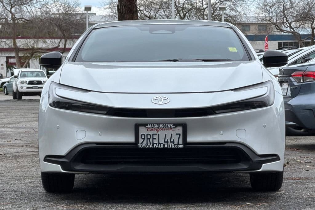 2025 Toyota Prius LE photo 3