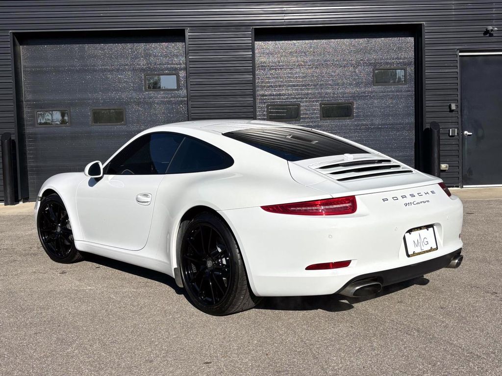 2013 Porsche 911 Coupe photo 3
