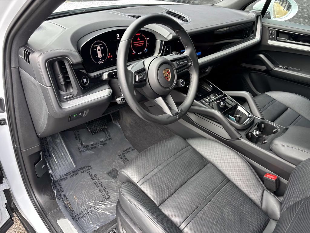 2024 Porsche Cayenne photo 4