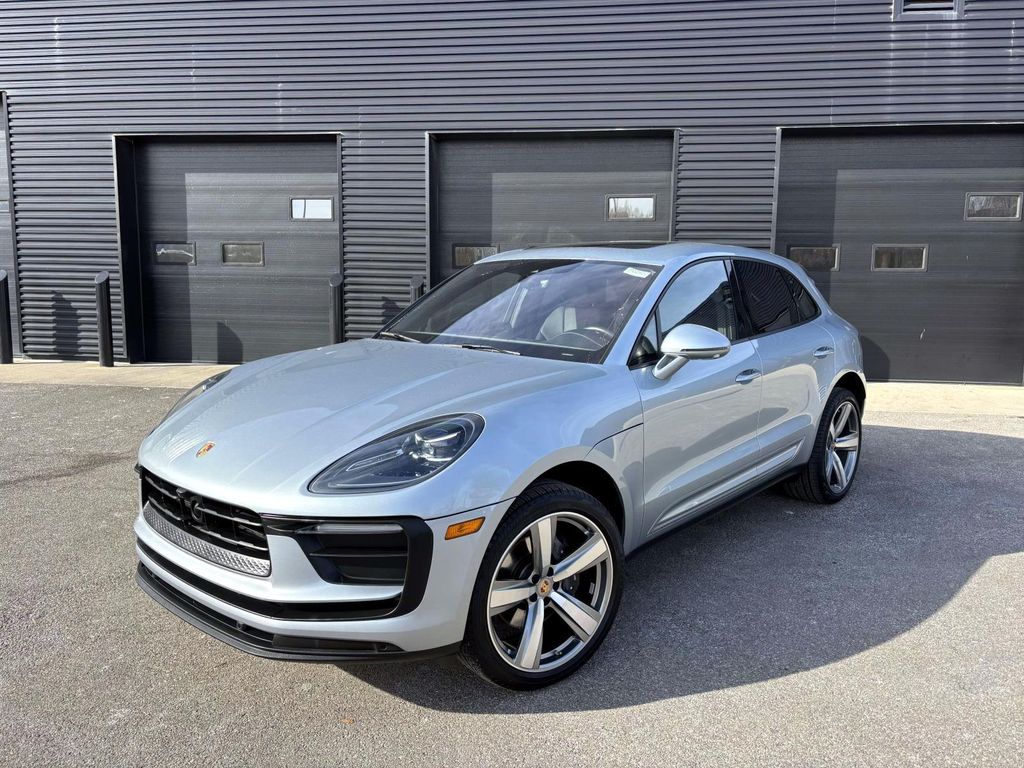 2024 Porsche Macan Base's photo