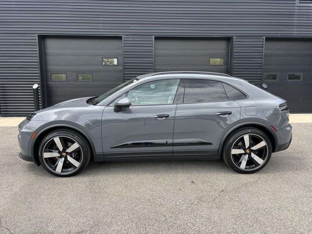 2025 Porsche Macan Electric 4 photo 2