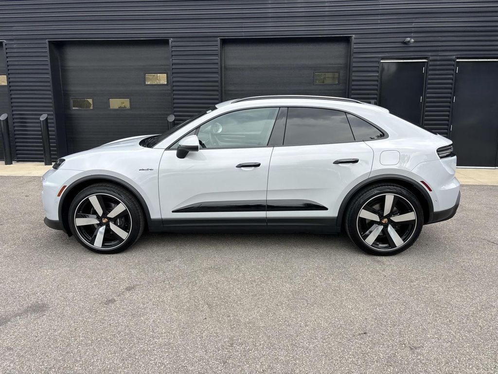 2025 Porsche Macan Electric 4 photo 2